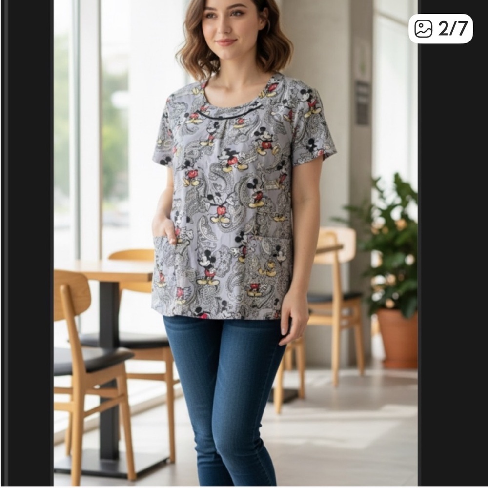 Disney Gray Women's Tee with Mickey Mouse Design size Large